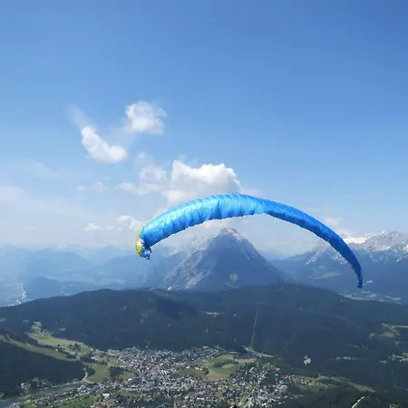 Lägenhetshotell Charlotte Am Geigenbuehel -apartments Seefeld in Tirol