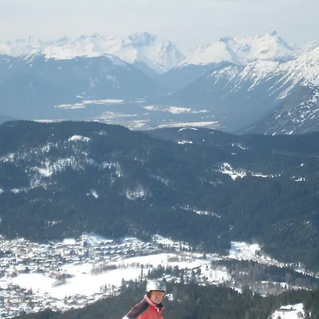 Charlotte Am Geigenbuehel -apartments 3*