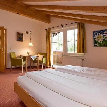Charlotte Am Geigenbuehel -apartments Апарт-отель 3*