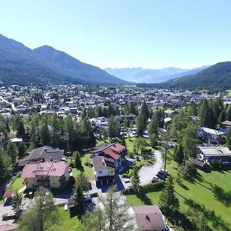 Charlotte Am Geigenbuehel -apartments 3*