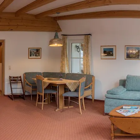 Charlotte Am Geigenbuehel -apartments Апарт-отель