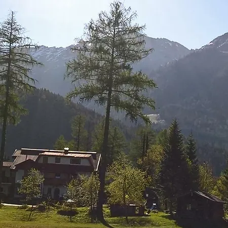 Ξενοδοχείο με διαμερίσματα Charlotte Am Geigenbuehel -apartments 3*